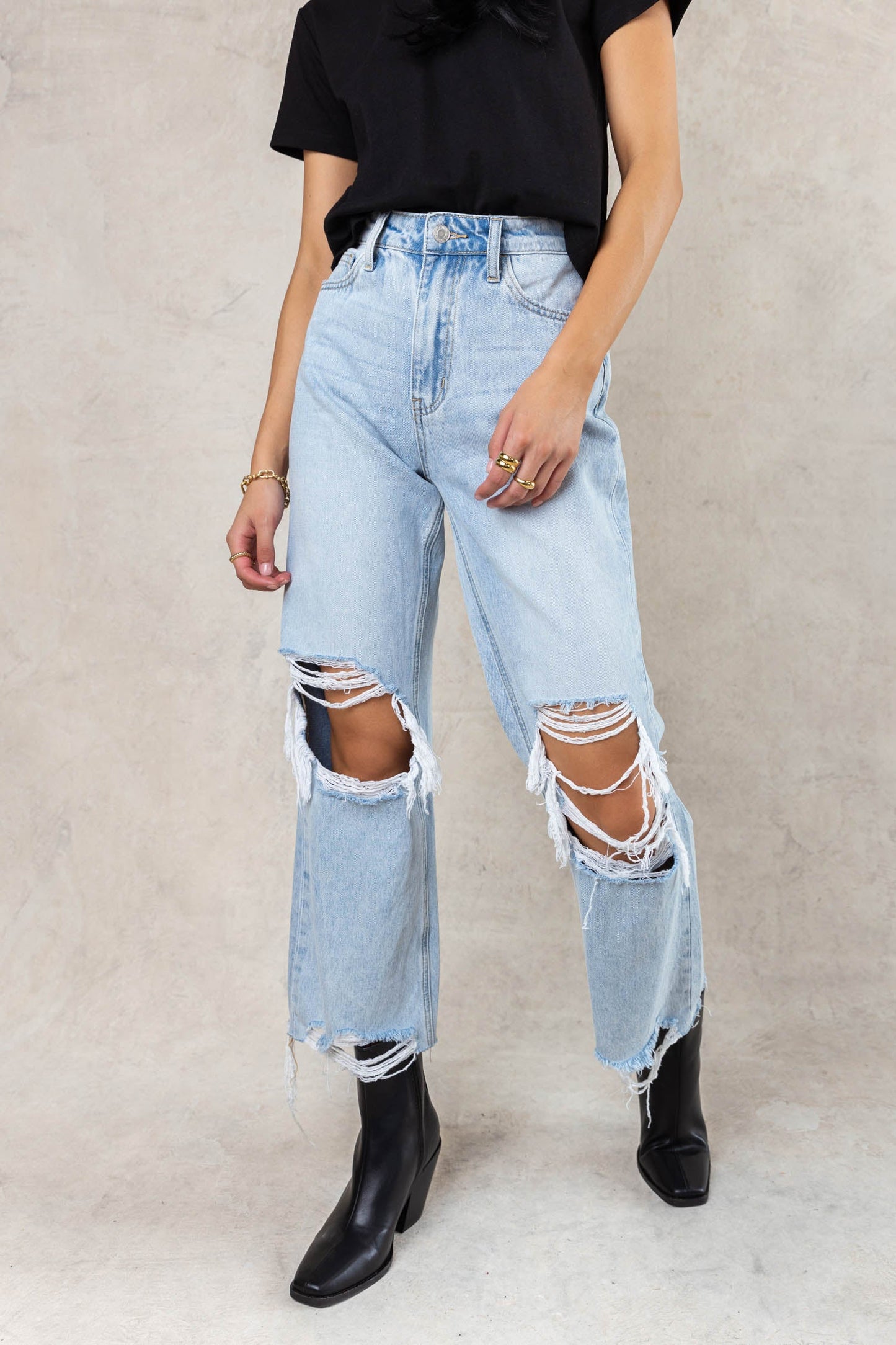 Charlie Distressed Jeans in Light Wash