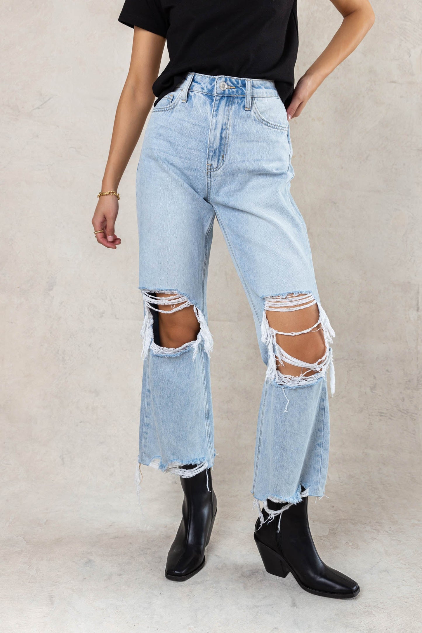 Charlie Distressed Jeans in Light Wash